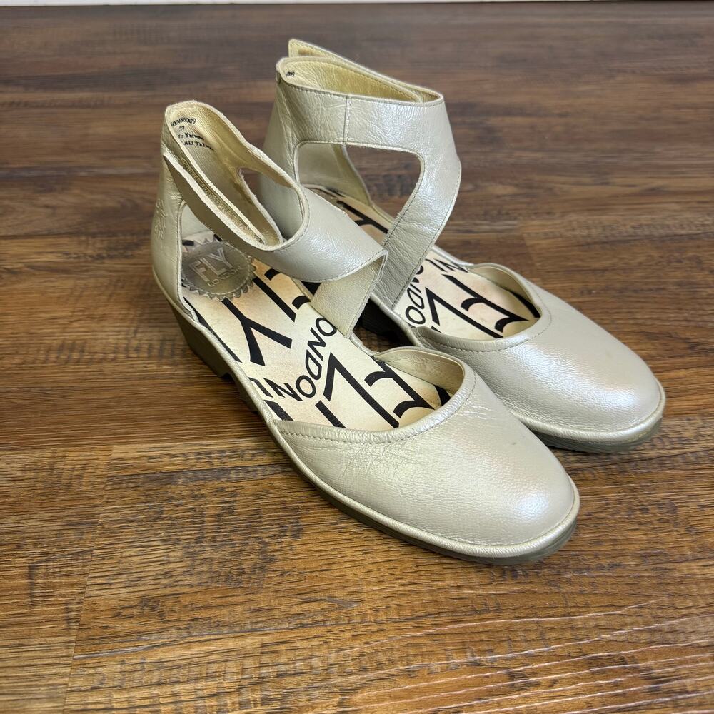 London Fly Piat size EUR 37 US 6 - 6.5 leather Mary Jane wedge warm silver cream